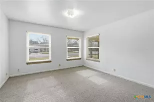 811 Nixon St, Lockhart, TX 78644 - Photo 17