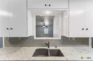 811 Nixon St, Lockhart, TX 78644 - Photo 11