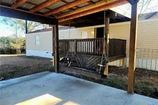 103 E Hickey St, Yoakum, TX 77995 - Photo 3