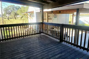 103 E Hickey St, Yoakum, TX 77995 - Photo 5