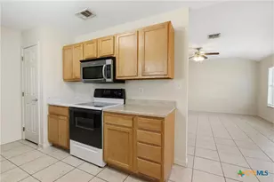 1012 Muelhause St, Belton, TX 76513 - Photo 9