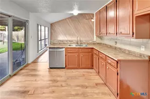 808 Taos Dr, Victoria, TX 77904 - Photo 11