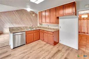 808 Taos Dr, Victoria, TX 77904 - Photo 9