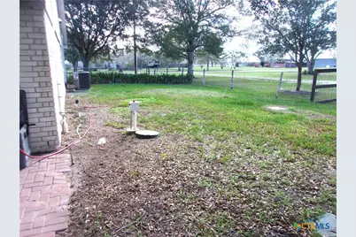 184 Russell Road, Victoria, TX 77904 - Photo 17