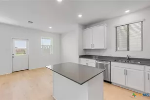 140 Green Berets Bnd, Jarrell, TX 76537 - Photo 9