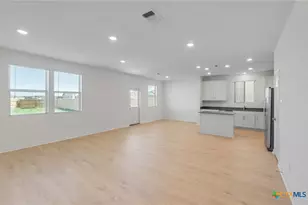 140 Green Berets Bnd, Jarrell, TX 76537 - Photo 5