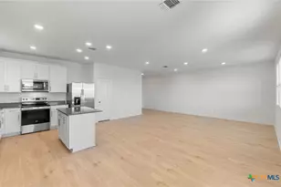 140 Green Berets Bnd, Jarrell, TX 76537 - Photo 7