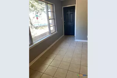 955 University Lane, Seguin, TX 78155 - Photo 3