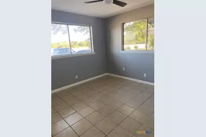 955 University Lane, Seguin, TX 78155 - Photo 9