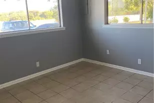 955 University Ln, Seguin, TX 78155 - Photo 9