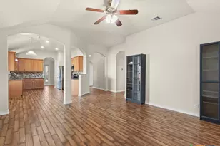 416 Roadrunner Ave, New Braunfels, TX 78130 - Photo 3