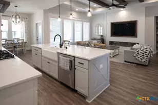 104 Beacon Ln, Victoria, TX 77904 - Photo 15