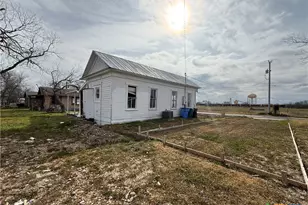 316 W Seideman St, Seguin, TX 78155 - Photo 13