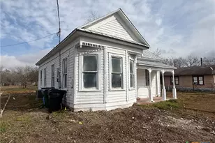 316 W Seideman St, Seguin, TX 78155 - Photo 3