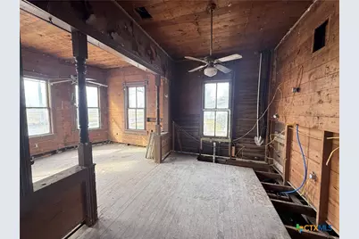 316 W Seideman Street, Seguin, TX 78155 - Photo 7