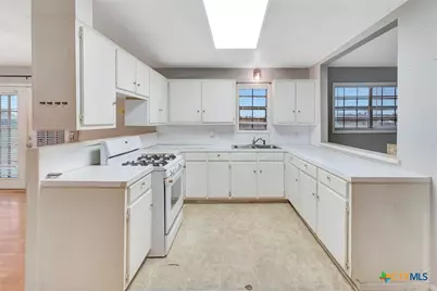 4002 Callis Street, Victoria, TX 77901 - Photo 9