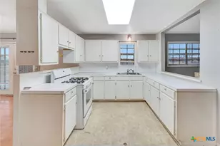 4002 Callis St, Victoria, TX 77901 - Photo 9