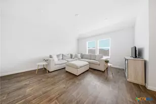 323 Elephants Ear Dr, New Braunfels, TX 78130 - Photo 9