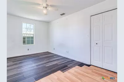 721 E Pine Street, Seguin, TX 78155 - Photo 17