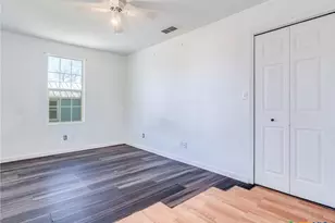 721 E Pine St, Seguin, TX 78155 - Photo 17