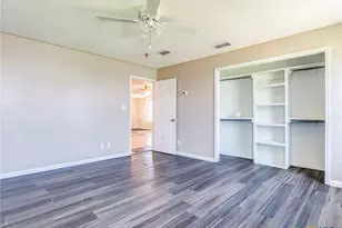 721 E Pine St, Seguin, TX 78155 - Photo 15