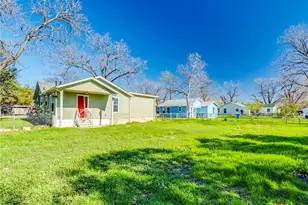 721 E Pine St, Seguin, TX 78155 - Photo 25