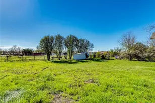 721 E Pine St, Seguin, TX 78155 - Photo 23