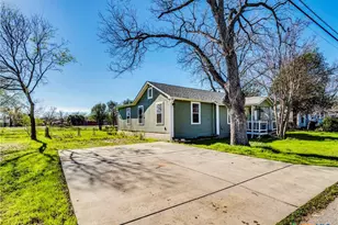 721 E Pine St, Seguin, TX 78155 - Photo 5