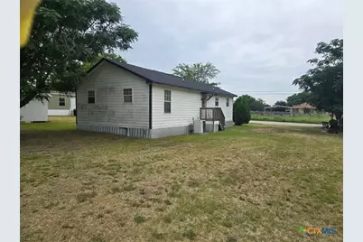 1517 School Street, Gonzales, TX 78629 - Photo 11