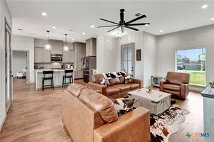 305 Turkey Ln, Victoria, TX 77905 - Photo 5