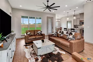 305 Turkey Ln, Victoria, TX 77905 - Photo 3