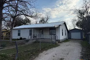 784 Samuels Ave, New Braunfels, TX 78130 - Photo 1