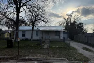 784 Samuels Ave, New Braunfels, TX 78130 - Photo 1