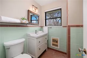 162 New York Ave, New Braunfels, TX 78130 - Photo 17