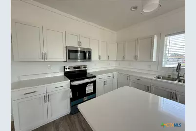 203 Villa Street, Cuero, TX 77954 - Photo 5