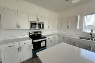 203 Villa St, Cuero, TX 77954 - Photo 5