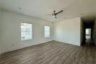 203 Villa St, Cuero, TX 77954 - Photo 7