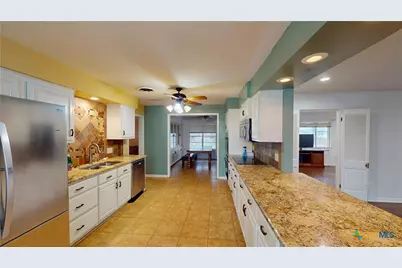 204 W Johnson Street, Cuero, TX 77954 - Photo 5