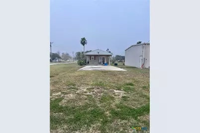 612 W Jefferson Avenue, Port O'Connor, TX 77982 - Photo 9