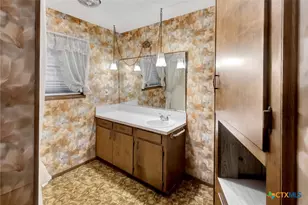 10957 N US Hwy 77, Schulenburg, TX 78956 - Photo 11