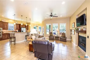 1338 Donovan St, Gonzales, TX 78629 - Photo 5