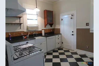 610 E Krezdorn Street, Seguin, TX 78155 - Photo 17