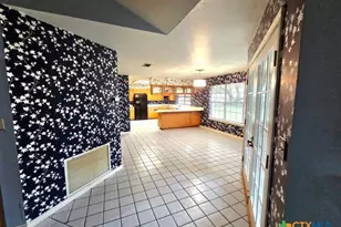 112 Country Ln, Seguin, TX 78155 - Photo 17