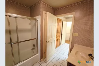 112 Country Lane, Seguin, TX 78155 - Photo 13