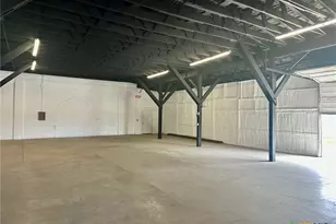 232 W New Braunfels St, Seguin, TX 78155 - Photo 15