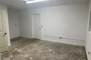 232 W New Braunfels St, Seguin, TX 78155 - Photo 13