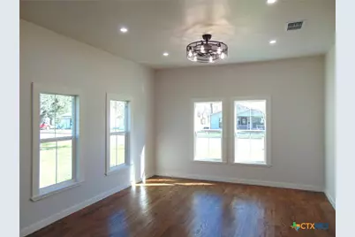 500 S Texana Street, Hallettsville, TX 77964 - Photo 9