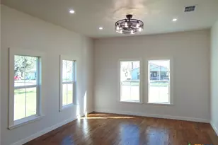 500 S Texana St, Hallettsville, TX 77964 - Photo 9