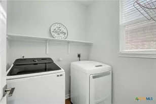 2077 Oxbow Cir, New Braunfels, TX 78130 - Photo 13