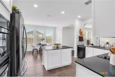 2077 Oxbow Circle, New Braunfels, TX 78130 - Photo 9